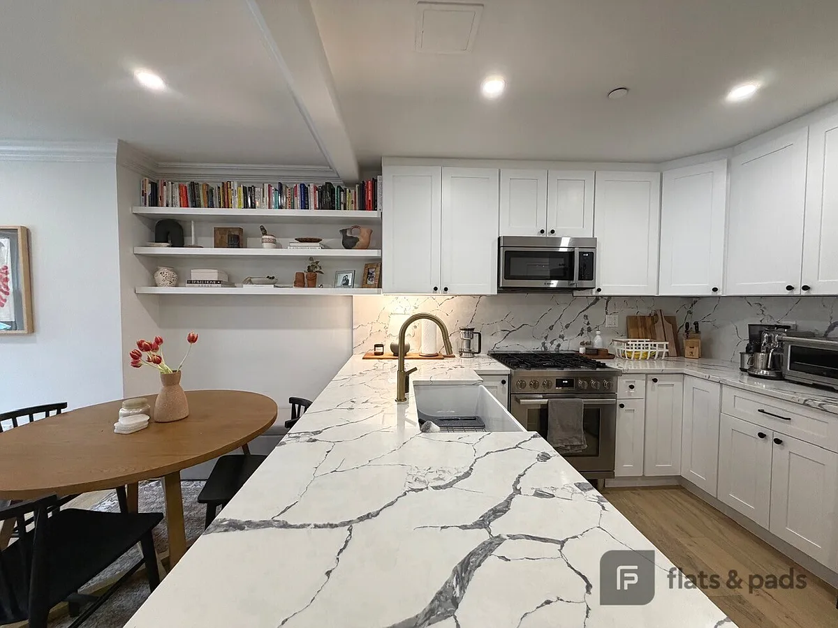 Building Photo - 480 Warren St #2B