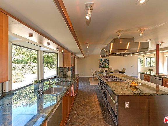 5th image of 16653 Charmel Ln