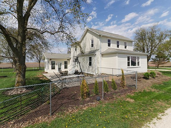 3rd image of 1926 County Road 2800 E