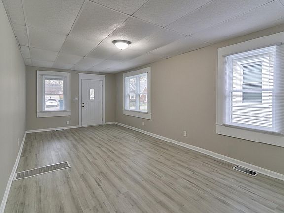 4th image of 1725 E Maryland St