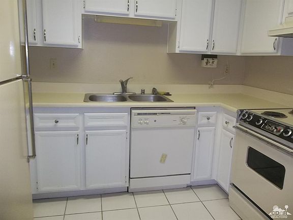 4th image of 3055 E Sunflower Cir