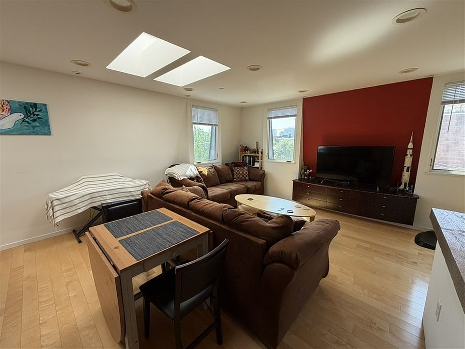 1st image of 29 Warren St #4
