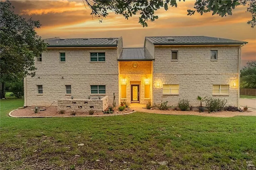 5 bed, 3444 sqft, $5,600 — Photo 4
