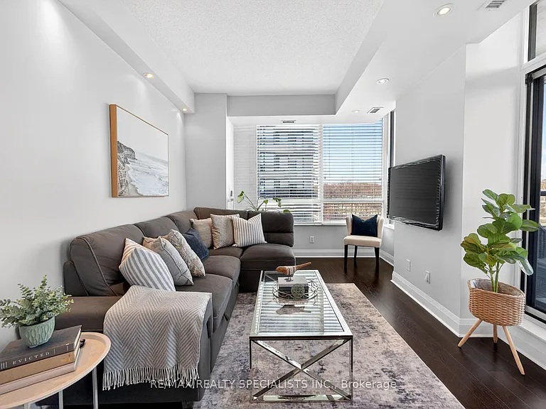 1 Hurontario St #306 — Photo 15