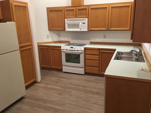 Kitchen w/ microwave, dishwasher & refrigerator