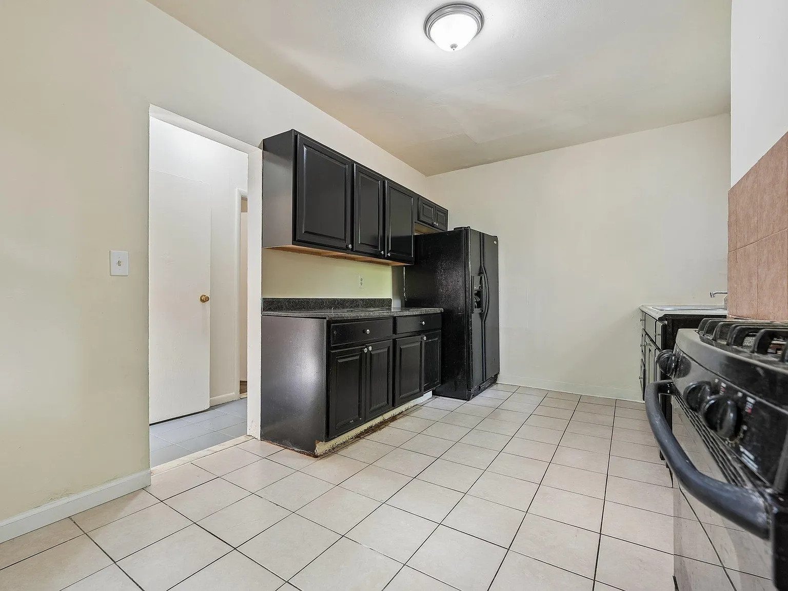 3 bed, 1.0 bath, $2,900 — Photo 4