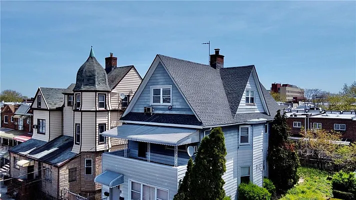 Sold by Remax Real Estate Professionals | media 2