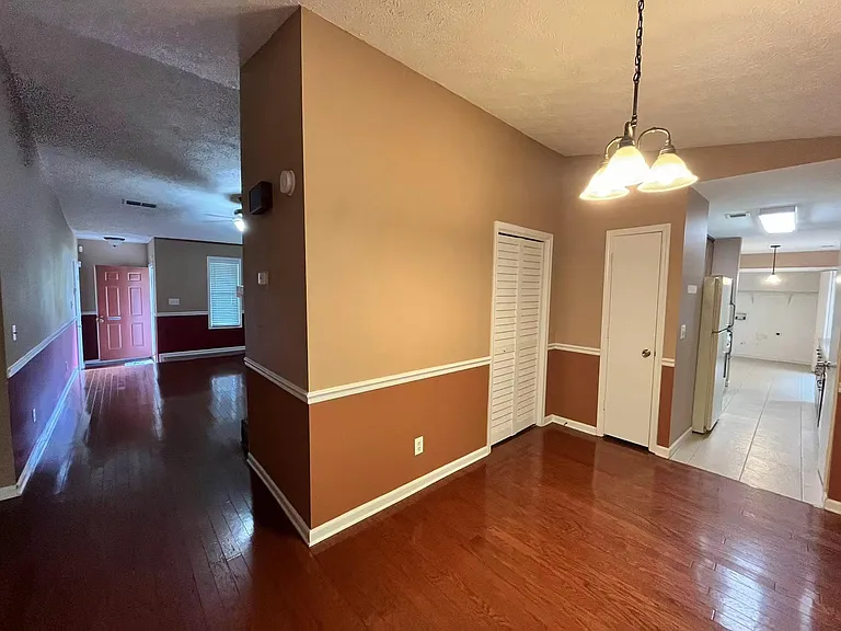 172 Kathryn Dr — Photo 3