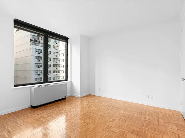 150 East 57th Street image 4 of 7