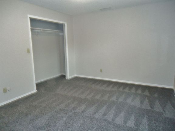 5th image of 1101 S Stratford Ct