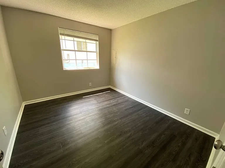 2313 Oak Ct #2313 — Photo 5