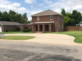 605 S Laird St, Mooreland, OK 73852