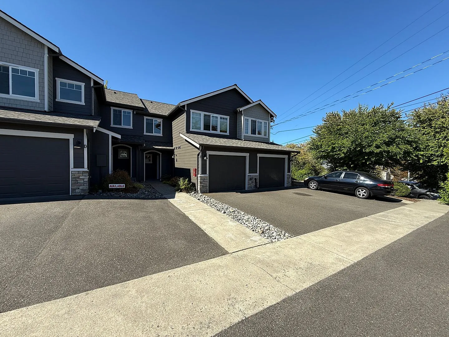 Beautifully Updated 3-Bedroom Townhome with Garage in Prime Lynnwood Location — Photo 2