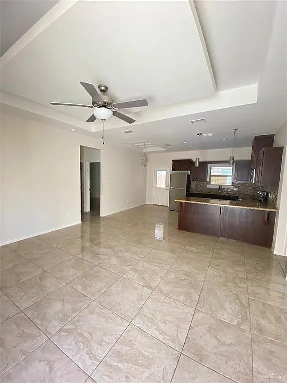 3 bed, 2.0 bath, 1200 sqft, $1,295 — Photo 4