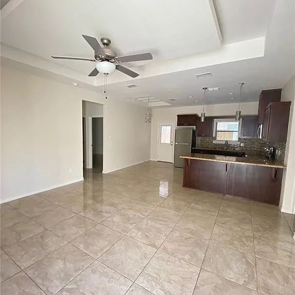 1013 E La Cantera Ave #3 — Photo 4
