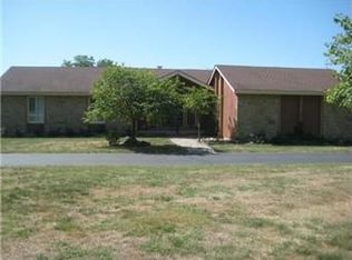 1009 S Cedar Hills Dr, Olathe, KS 66061