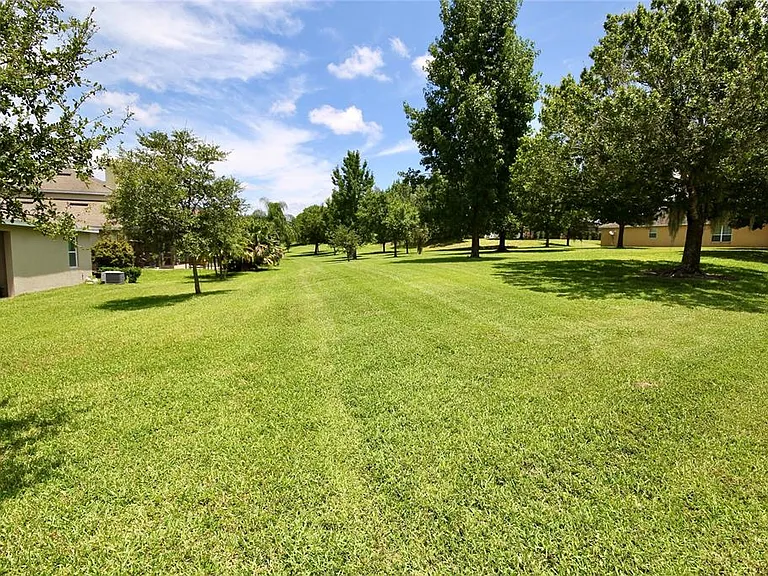 1073 Cavan Dr — Photo 36