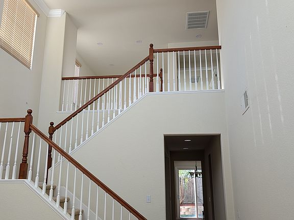 4th image of 411 S Tradition St