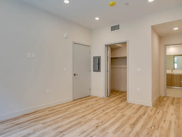1540 S Hayworth Ave #202 — Photo 8
