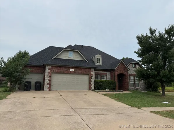 5912 Woodland Rd, Bartlesville, OK 74006