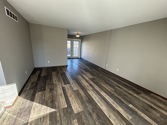 4th image of 3122 Belmont St