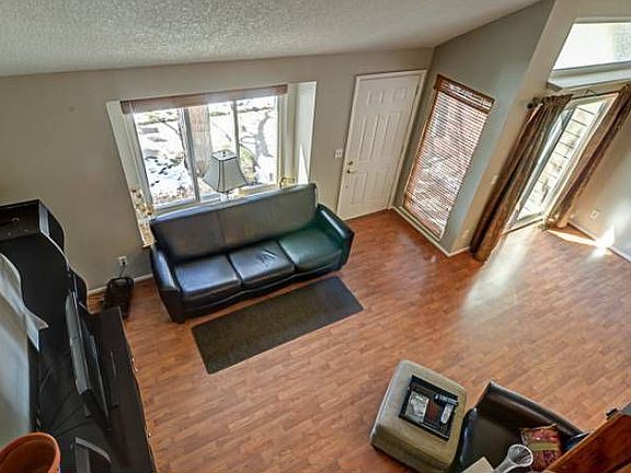 Vaulted ceiling/greatroom