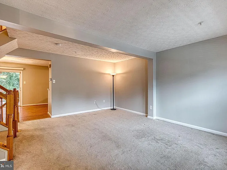 27 Silver Birch Ct — Photo 2