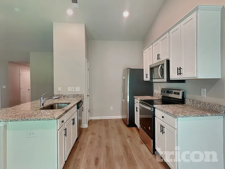 145 Bounding Ln — Photo 6