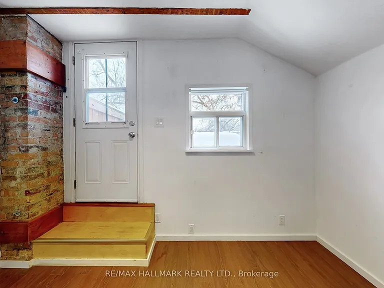 557 Parliament St #1 — Photo 12