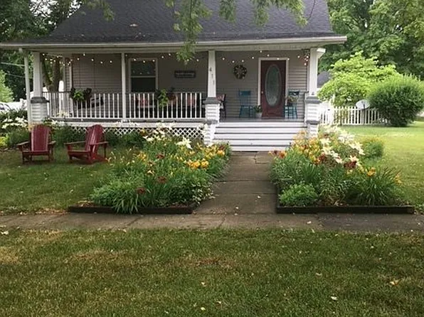 411 E 5th St, Delavan, IL 61734