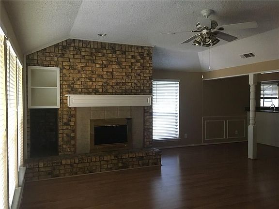 5th image of 1113 Douglas Dr