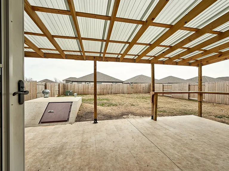 1609 Maroon Dr — Photo 42