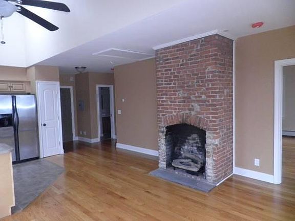 3rd image of 14 Karen Ct APT 5
