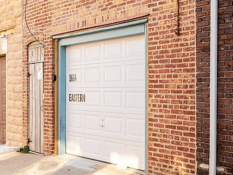 Garage + Guest House 2 gate entrance