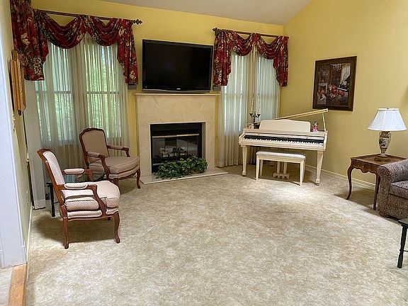 3rd image of 9 Hunt Ct