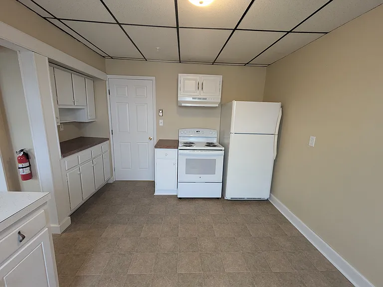 51 S Maple St #6 — Photo 2