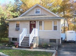 69 Camp Ln, Fairfield, NJ 07004