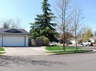 2833 Barclay Rd, Medford, OR 97504