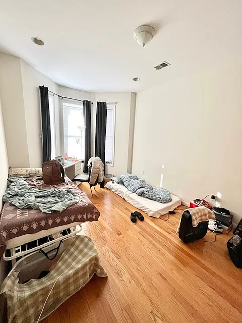 10 Moreland St — Photo 3