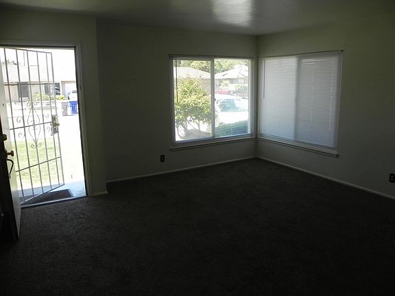 3rd image of 1633 W Cambridge Ave