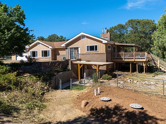 3rd image of 18 Sandia Park Ln