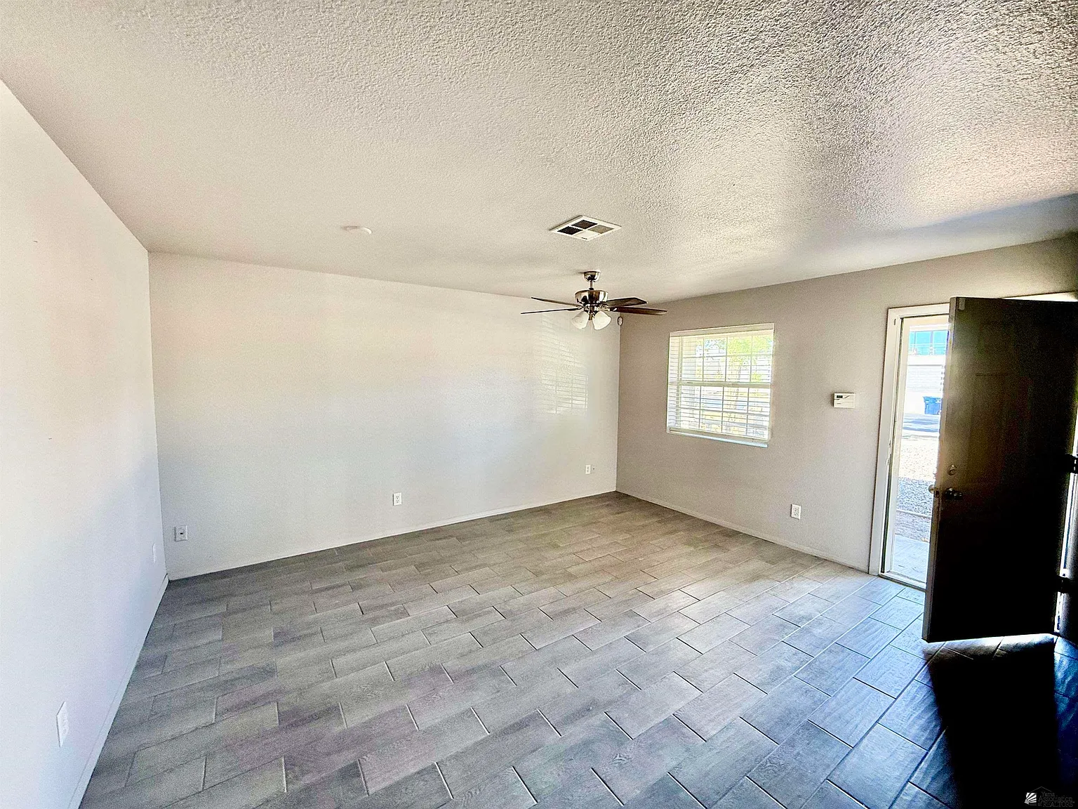 3 bed, 2.0 bath, 1100 sqft, $1,650 — Photo 3