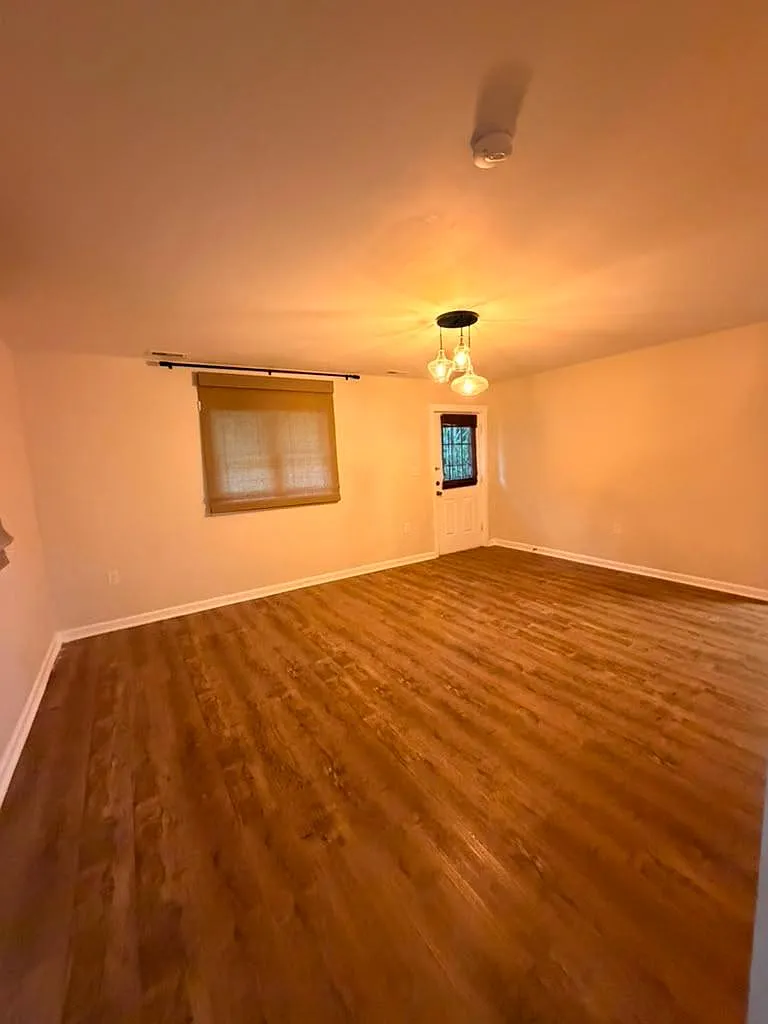 2 bed, 884 sqft, $1,600 — Photo 1