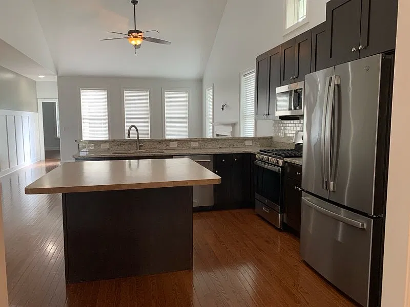 3 bed, 1700 sqft, $2,300 — Photo 3