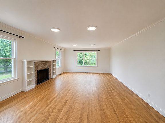 5th image of 179 E Creek Dr