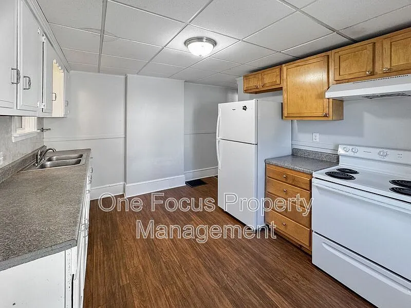 2 bed, 1.0 bath, $995 — Photo 1