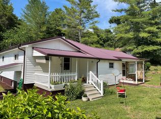 1547 Memorial Dr, Castlewood, VA 24224