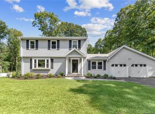 95 Humiston Dr, Bethany, CT 06524