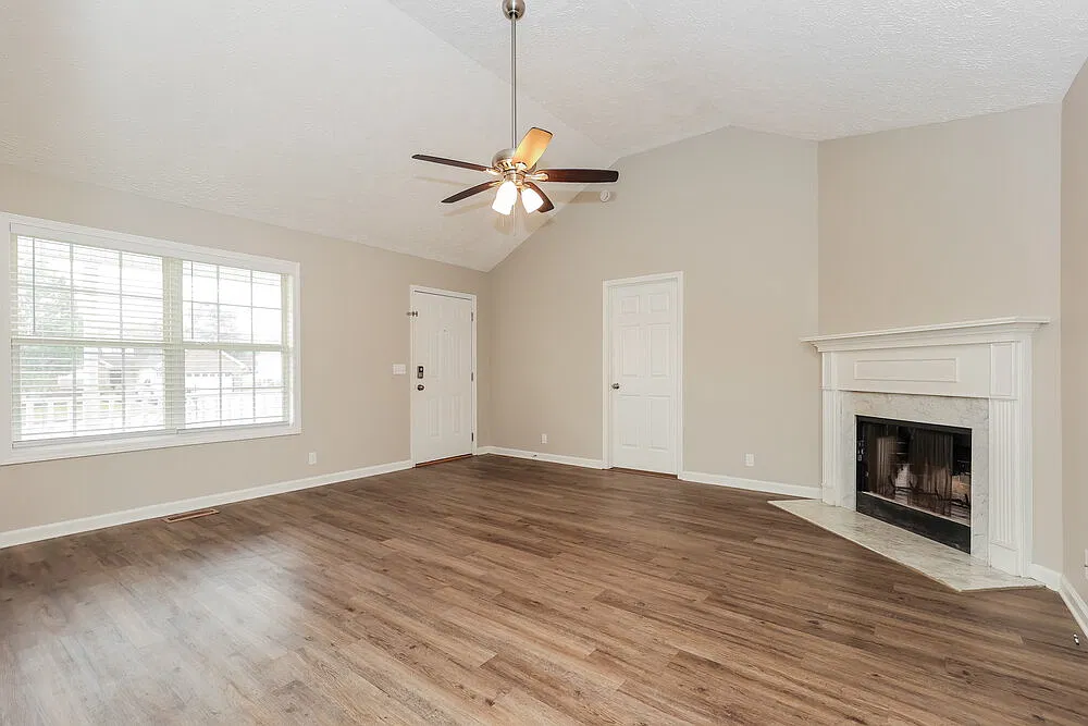 3 bed, 2.0 bath, 1434 sqft, $2,010 — Photo 3