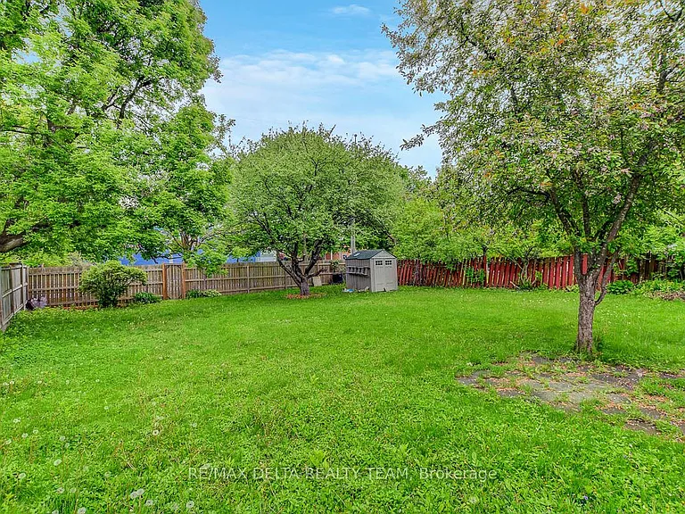 397 Phoenix Cres — Photo 36